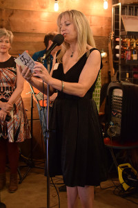 A NIGHT TO REMEMBER: Valerie Waldon, right, read from David Waldon’s book. PHOTOS BY MIDORI MORITA