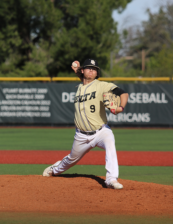 Kevin Kyle thows a pitch against De Anza